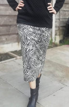 Load image into Gallery viewer, Size 13 - Trial Piece - Audrey Fitted - Black Zebra
