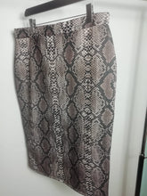 Load image into Gallery viewer, Size 18 - Audrey Skirt
